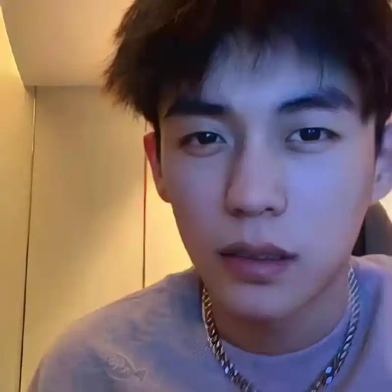 「男生头像」余庆伟