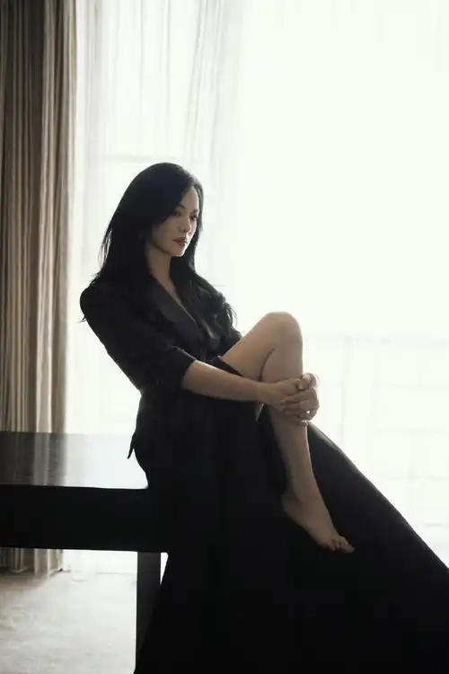 姚晨好松弛的美感    姚晨今日中国电影活动出图,有被姚晨这组照片美