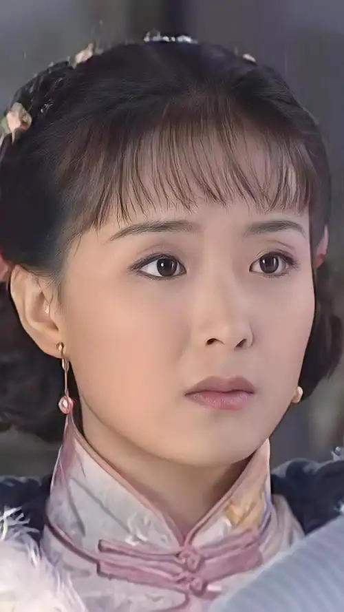 王艳《青河绝恋》饰万秋玲