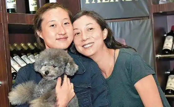 成龙为林凤娇庆生林凤娇堪称最大度正室一直包容成龙的多情