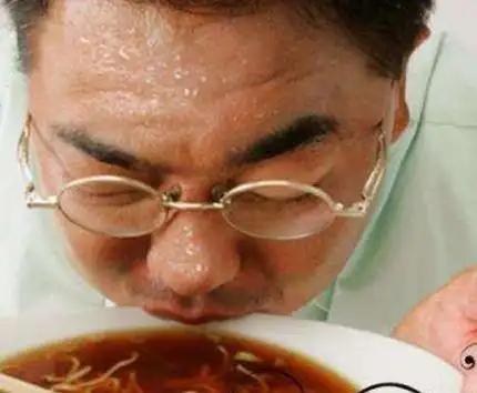 一吃饭就"大汗淋漓"是怎么回事?可能是身体在向你"控诉".