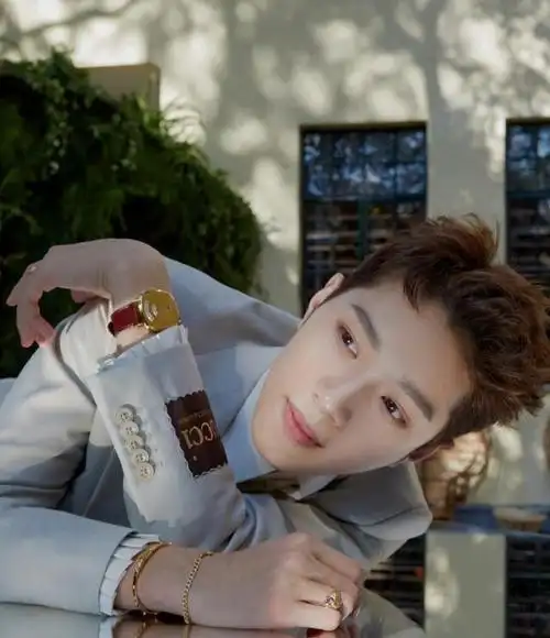 赖冠霖惹怒站姐被站姐爆料疑似有大8岁女友