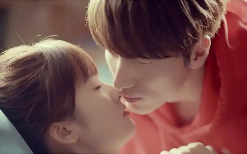 《我好喜欢你》首发片花～言承旭&沈月一吻定情_哔哩哔哩 (゜-゜)つロ