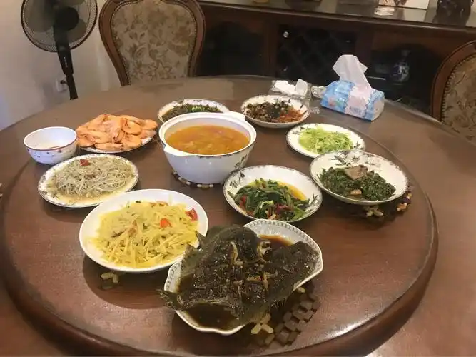 女儿做的丰盛晚餐