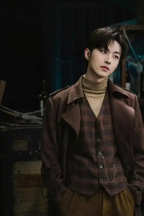 戏里戏外,"奶狗"与"狼狗"随意切换,管他撞脸李准基还是宋仲基,帅就