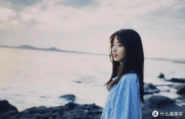 蓝色旗袍的她,回眸一笑百媚生,网友:像极了全智贤