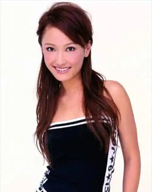 温州女富商胡洁有多狠前夫刚因贪入狱她后脚带娃嫁周立波