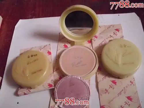 早期【蓓蕾粉饼】商标【9盒全新未用】