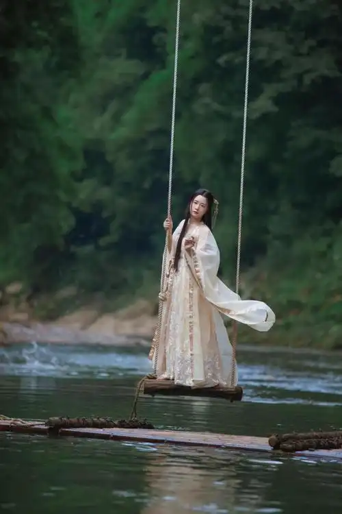 202287青城山溪上秋千古风