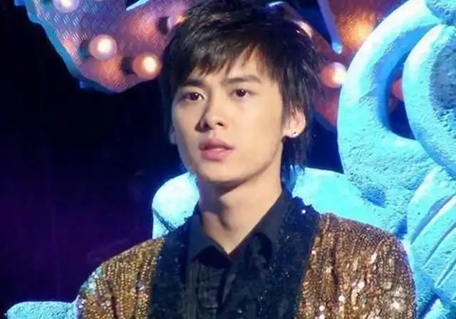 李易峰年轻时眼神清澈,妥妥的花样美男,出道后气质变化好大!