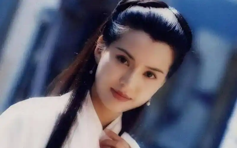 李若彤年轻时被男友提出分手,如今身材上了热搜,她做到了?