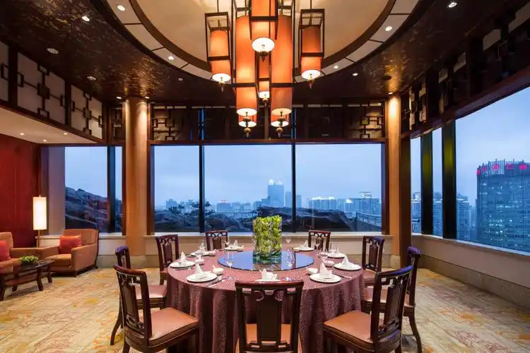 速抢!藏在徐家汇cbd的五星级酒店,顶楼餐厅套餐半价抢购!