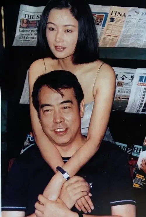 导演夫人陈红未婚怀孕挤走陈凯歌原配54岁却因小儿子颜面尽失