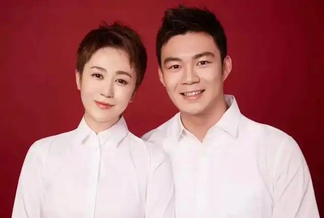 杨丞琳被求婚(李荣浩向杨丞琳求婚成功:喜欢一个人,捂着嘴巴也会从