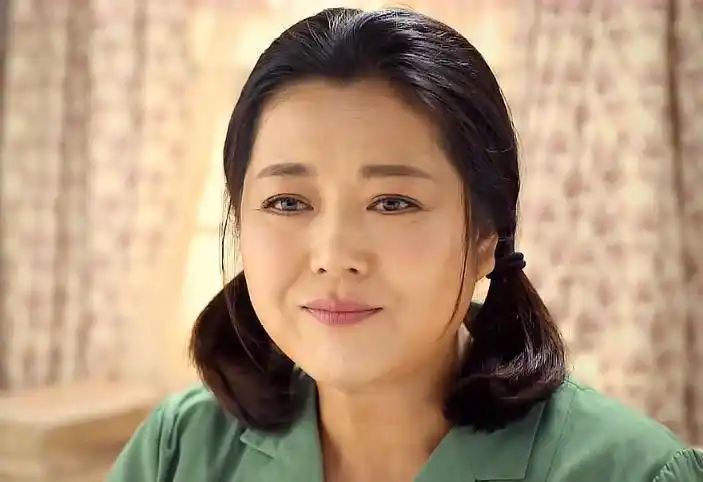 农村一姐王茜华的表演路女主角两次被抢后凭农村剧得以走红