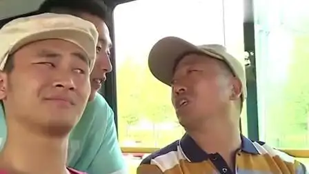 关东微喜剧:嘎子坐公交和胖女人干仗,结果这胖娘们真猛!