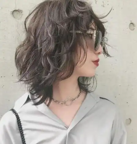 最好看的锁骨发卷发 流行的3款款款都显脸小