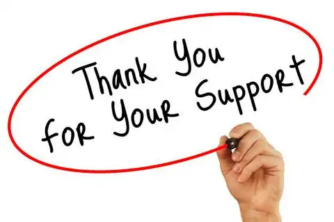 男人手上用黑色记号笔写感谢您为您的支持