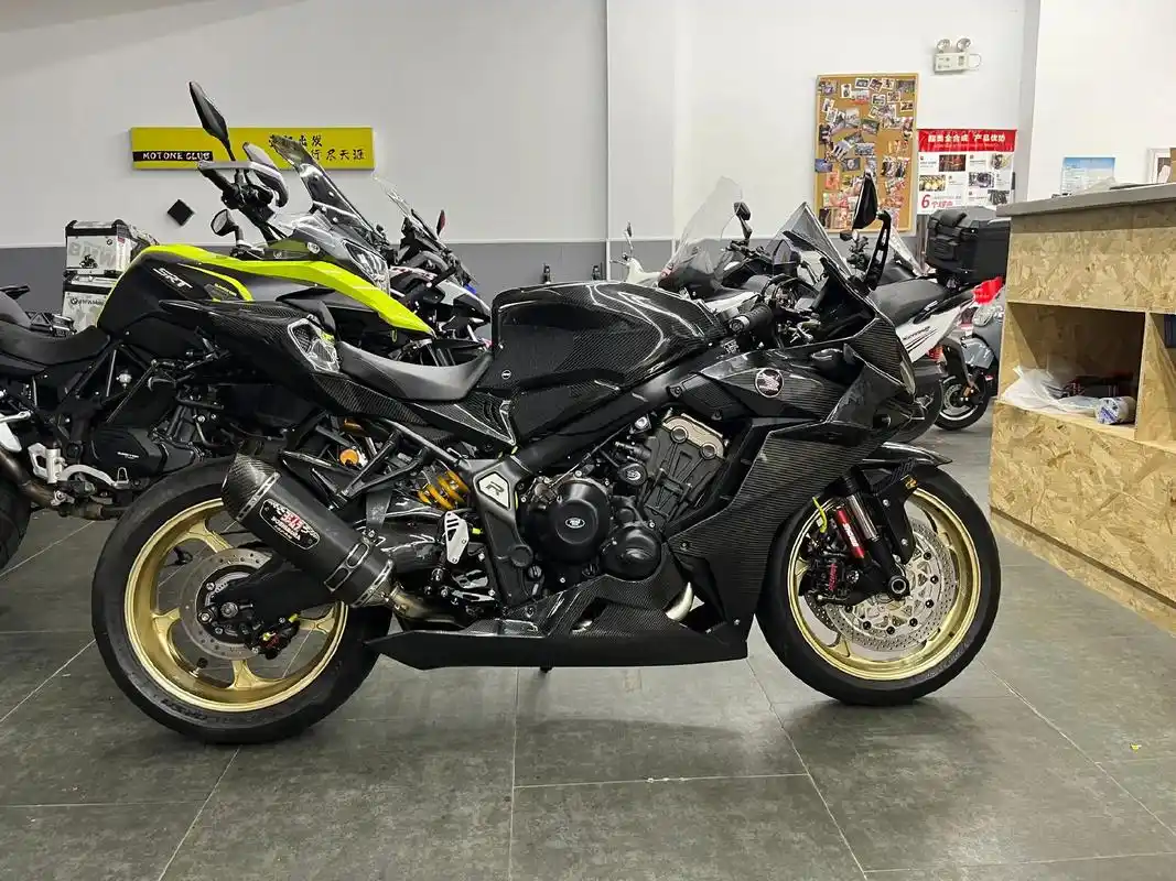 爆改本田cbr650r天花板落地,欣赏一下#摩托车 #机车 - 抖音