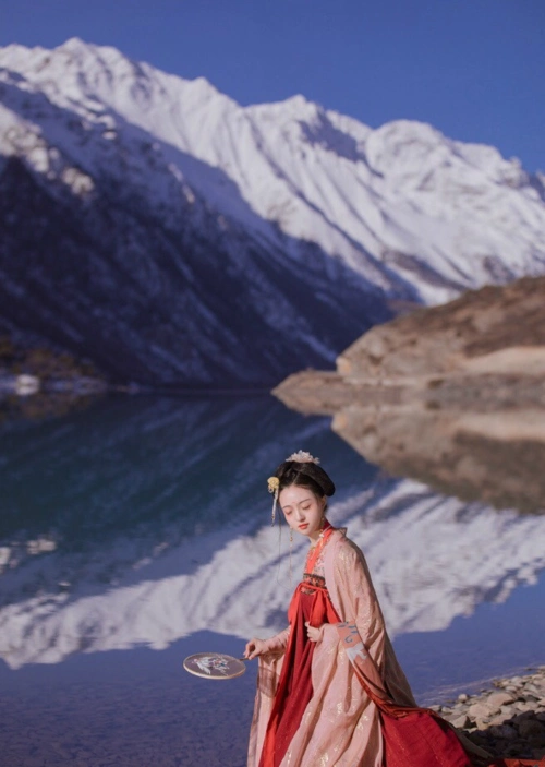 美女和雪山同画,本身就是一道最美的风景|雪山|西藏|美女_新浪新闻
