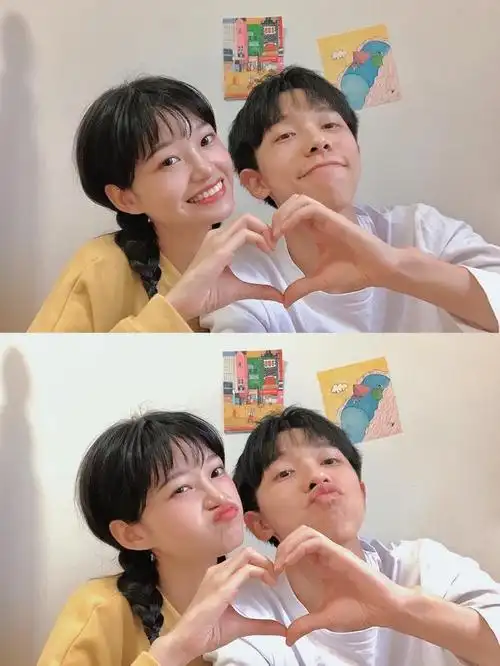 情侣自拍手势get