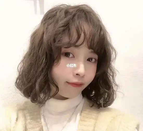 女生短发,c烫法式卷发c真的太减龄太甜美啦