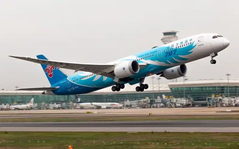 南航梦想之翼波音787震撼起飞!