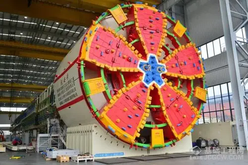 "沅安号"盾构机刀盘破土而出 标志着我国盾构隧道建造技术均达到世界