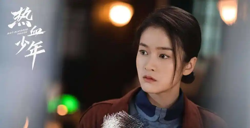 原创张雪迎跟风自爆童年照被调侃像个假小子真是女大十八变