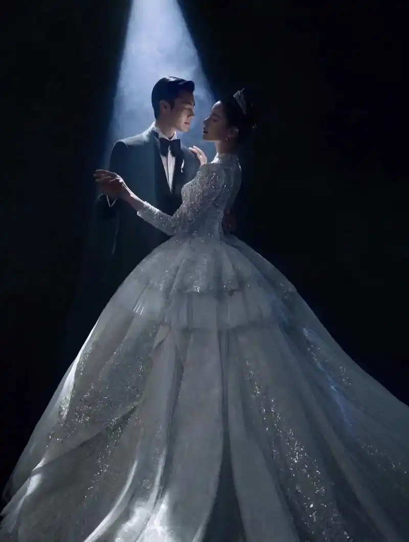 现预订婚纱照免费送订婚宴布置,礼服,化妆均17 - 抖音