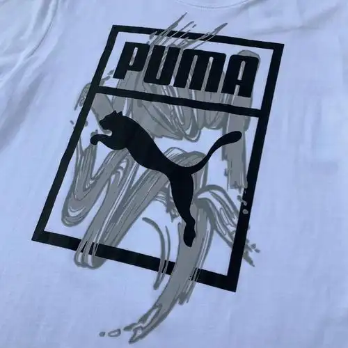 标志性的logo印花叠加个性随意的随笔油墨画风,是品牌经典的符号,代表