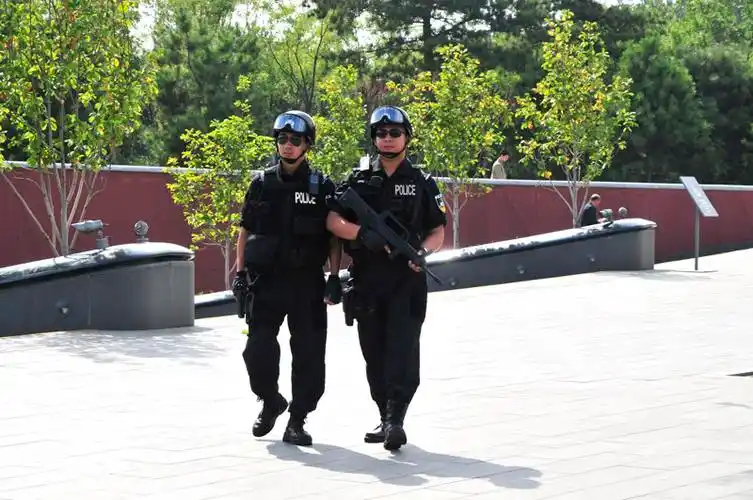 北京街头国庆安保警察执勤