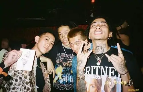 这个夏天需要和你一起来看一下higherbrothers