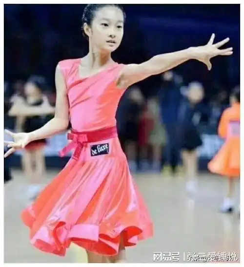 马伊琍女儿近照曝光,五官像极了妈妈!爸爸近期无暇照顾女儿了吧