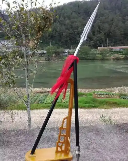 古代长枪上挂红缨有什么作用