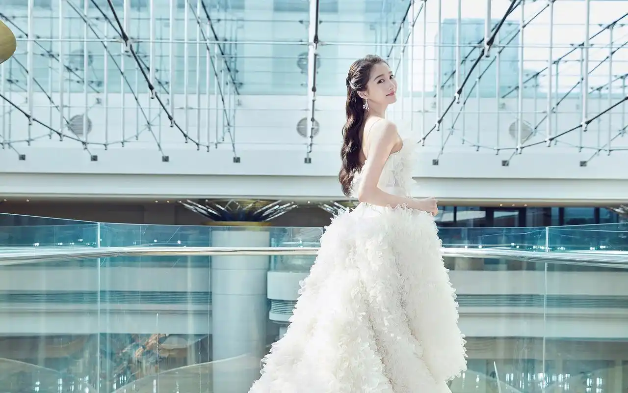 关晓彤甜美写真桌面壁纸