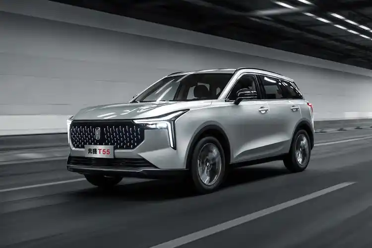 奔腾t55的上市进一步扩充了一汽奔腾suv的产品矩阵,目前10万级suv市场
