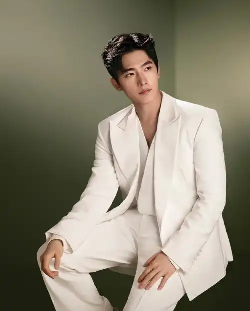 杨洋雅顾光影大片质感##杨洋纯白西装大片