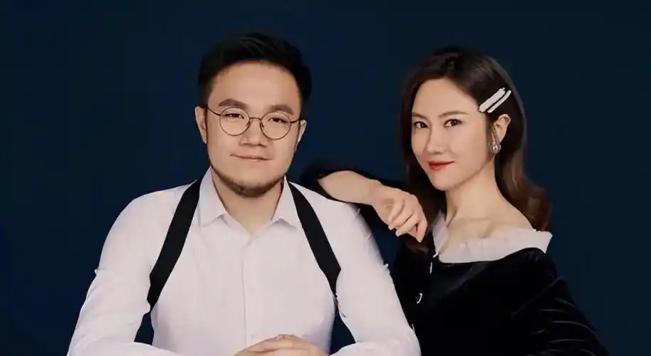 回顾宋丹丹儿媳王博谷嫁小7岁巴图生两子和婆婆情如姐妹