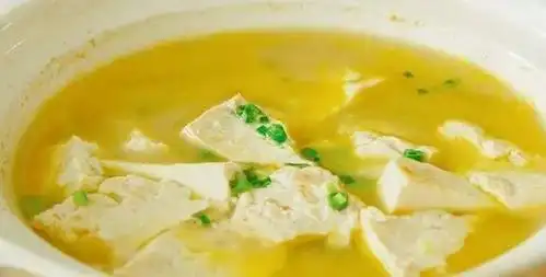 浓浓情意的鸡汁老汤炖豆腐