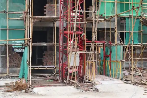 建筑工地建筑升降机施工要点