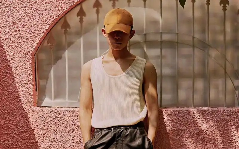 易烊千玺杂志封面写真高清壁纸