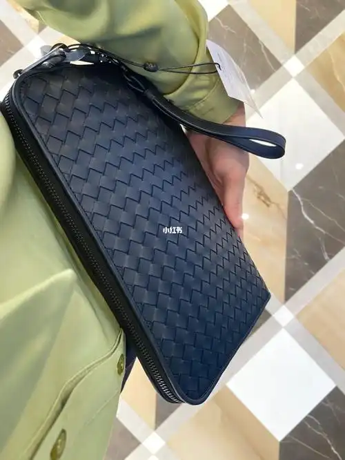 bv葆蝶家男士手拿包 时尚大气