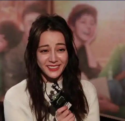 有一种颜值叫热巴脸上长雀斑,本以为很丑,结果却美若天仙