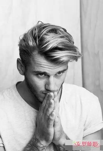 欧美男生慵懒风短发炫出魅力轻松变身男神格调的蓬松短卷发