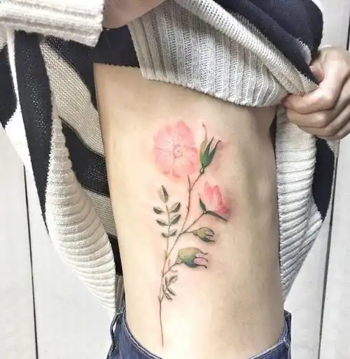 非主流女孩侧腰部唯美花朵纹身图案2