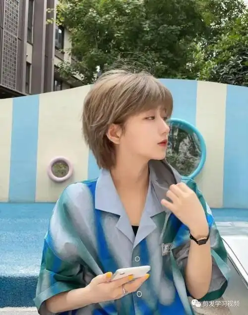 "短发少年感",显嫩又耐看.
