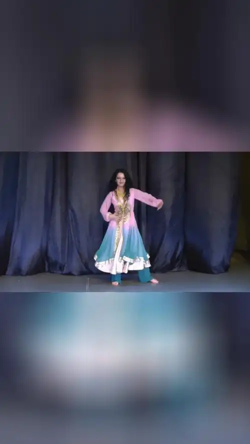 乌克兰舞蹈家表演波斯舞蹈