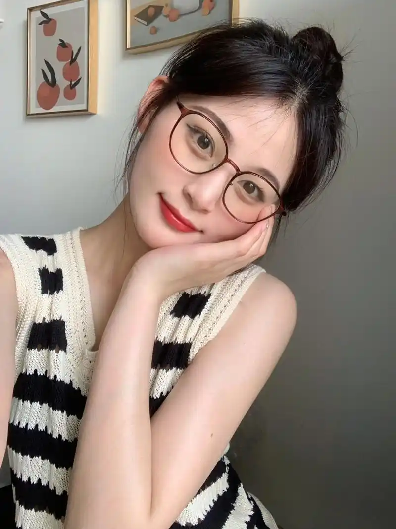 可爱# 戴眼镜的女生太可爱了#深圳