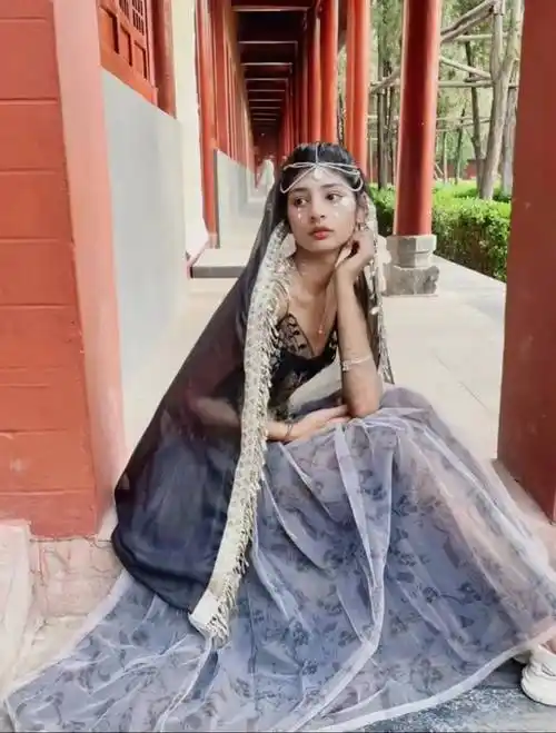 中巴混血小黑妮被一对河南农村夫妇收养,长大后懂得感